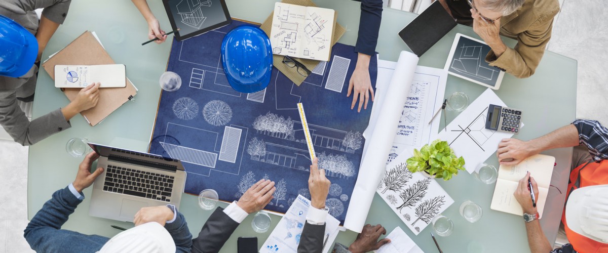 Budowa domu krok po kroku – od działki do odbioru. Najszerszy praktyczny poradnik dla inwestora (2025)